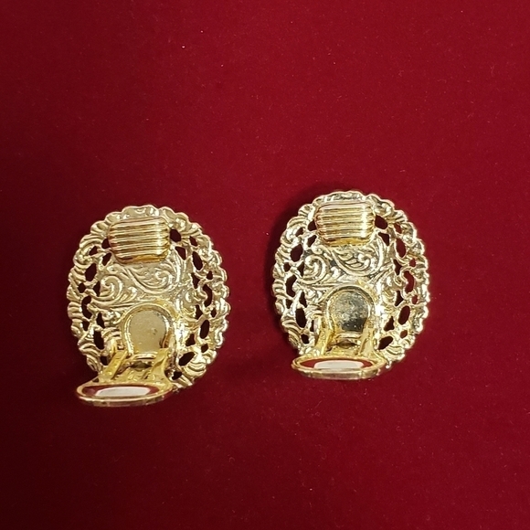 1928 Blue Marbled Center Gold Tone Clip On Earrings - Picture 4 of 7